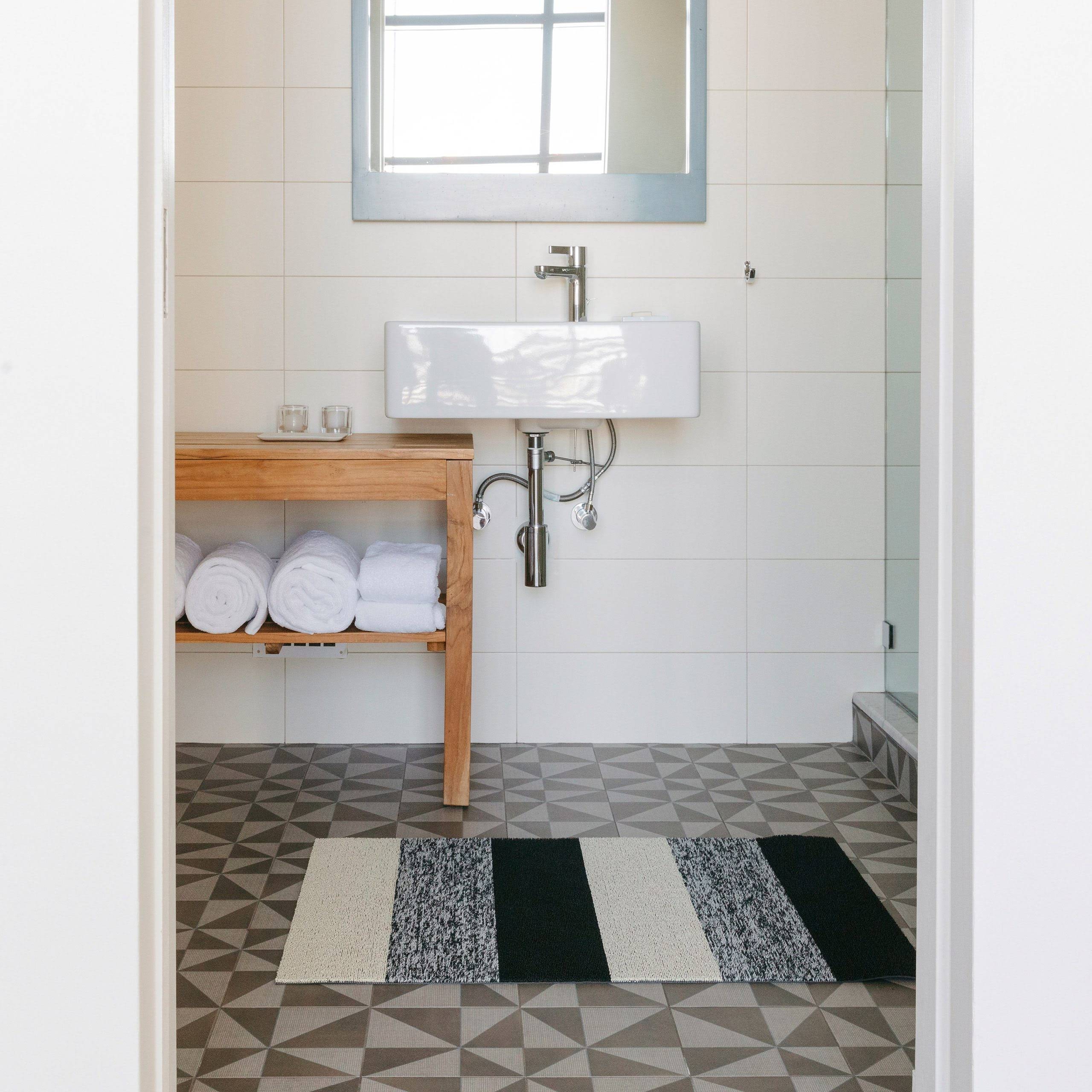 Chilewich Marbled Stripe Shag Floormat - Salt &amp; Pepper