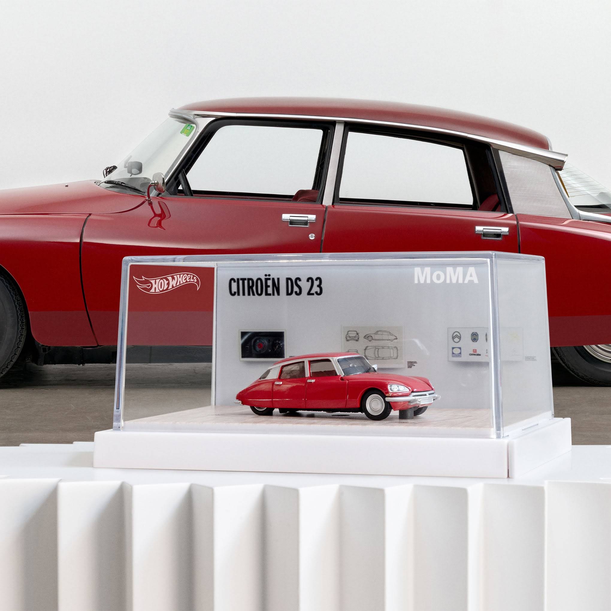 Hot Wheels x MoMA Collectible die-cast Car - Citroen DS