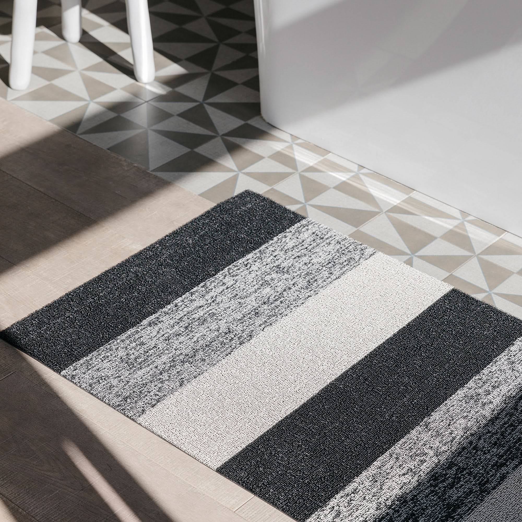 Chilewich Marbled Stripe Shag Floormat - Salt &amp; Pepper